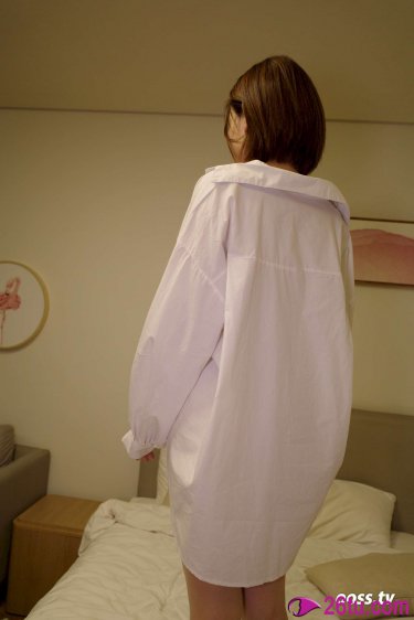 办公室艳妇潮喷费蜜桃AV